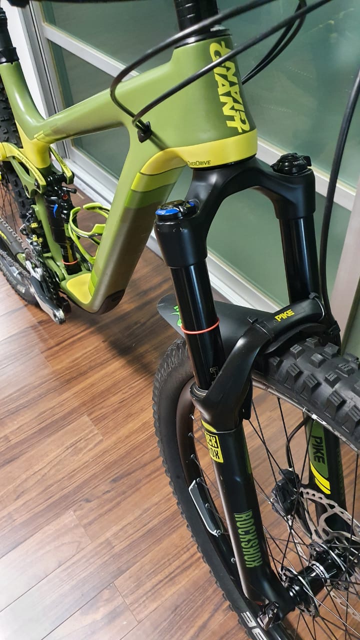 BICICLETA DE MONTAÑA SEMINUEVA REIGN 27.5 2015